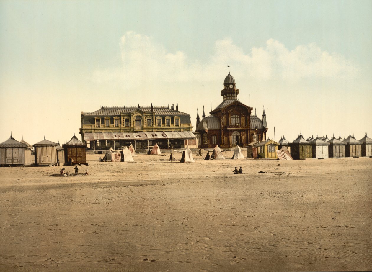 海滩和赌场，法国加来，约1900年 作者 底特律出版公司
