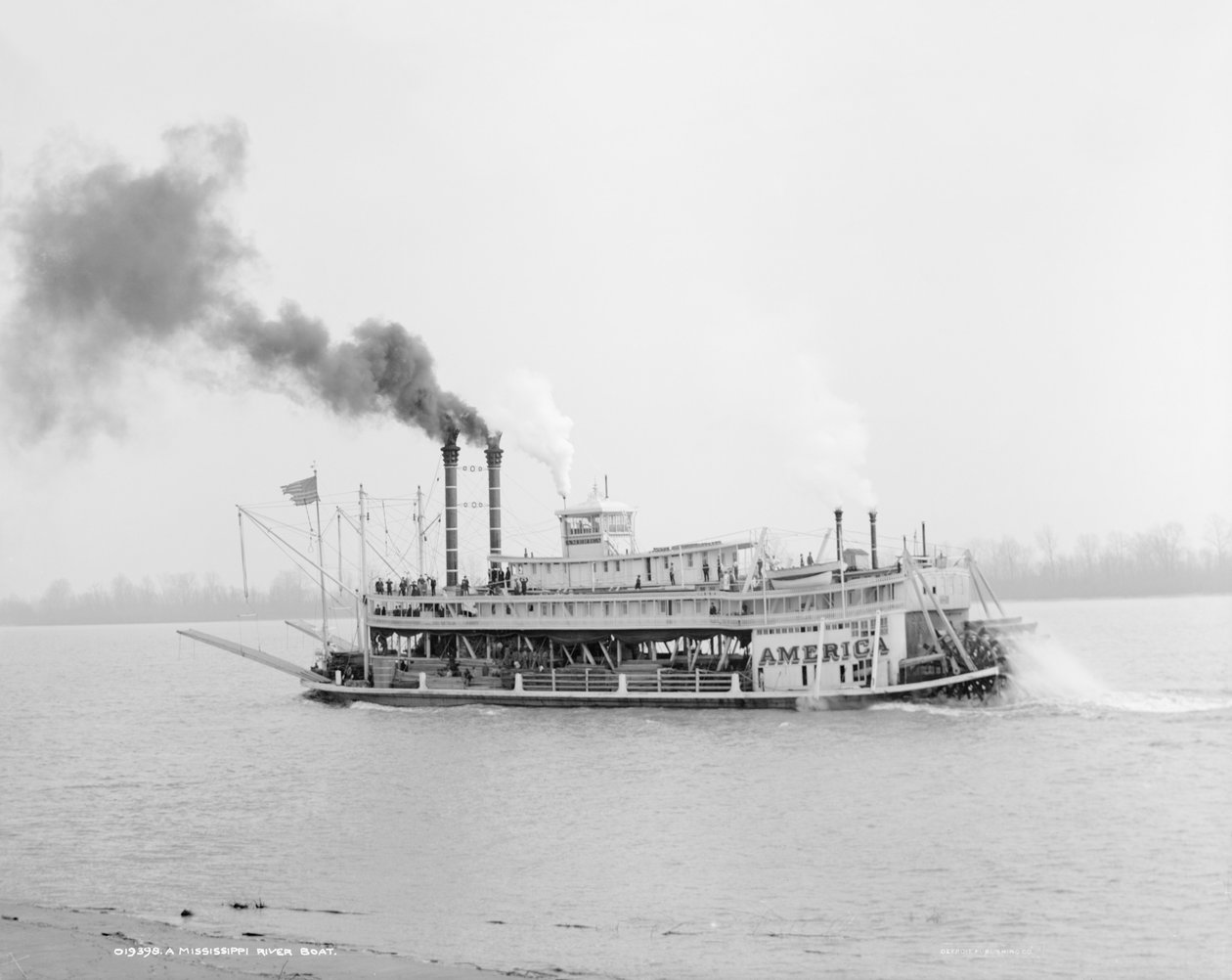 密西西比河的河船，美国，约1906年（黑白照片 作者 底特律出版公司