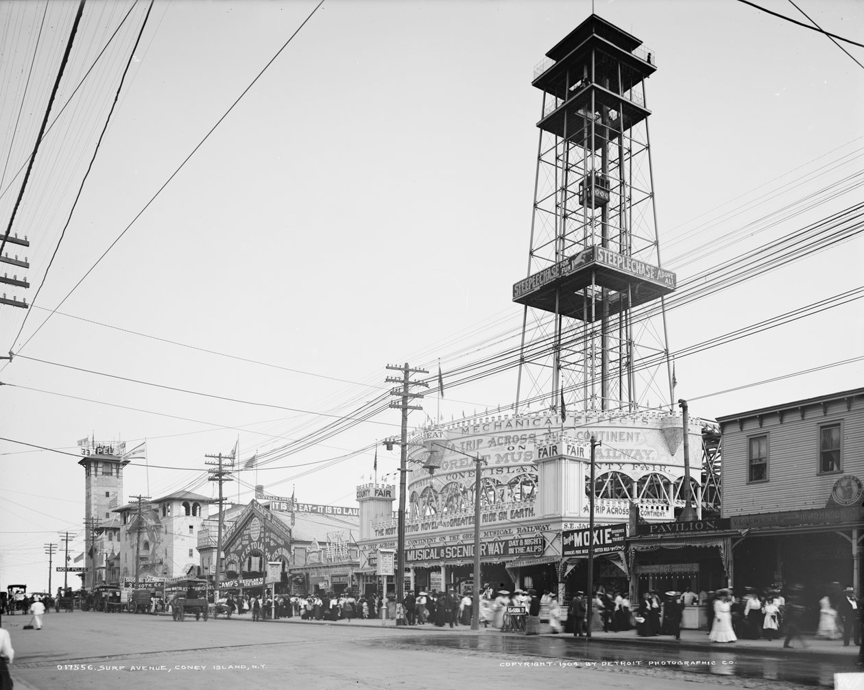 科尼岛冲浪大道，约1904年（黑白照片）。 作者 底特律出版公司