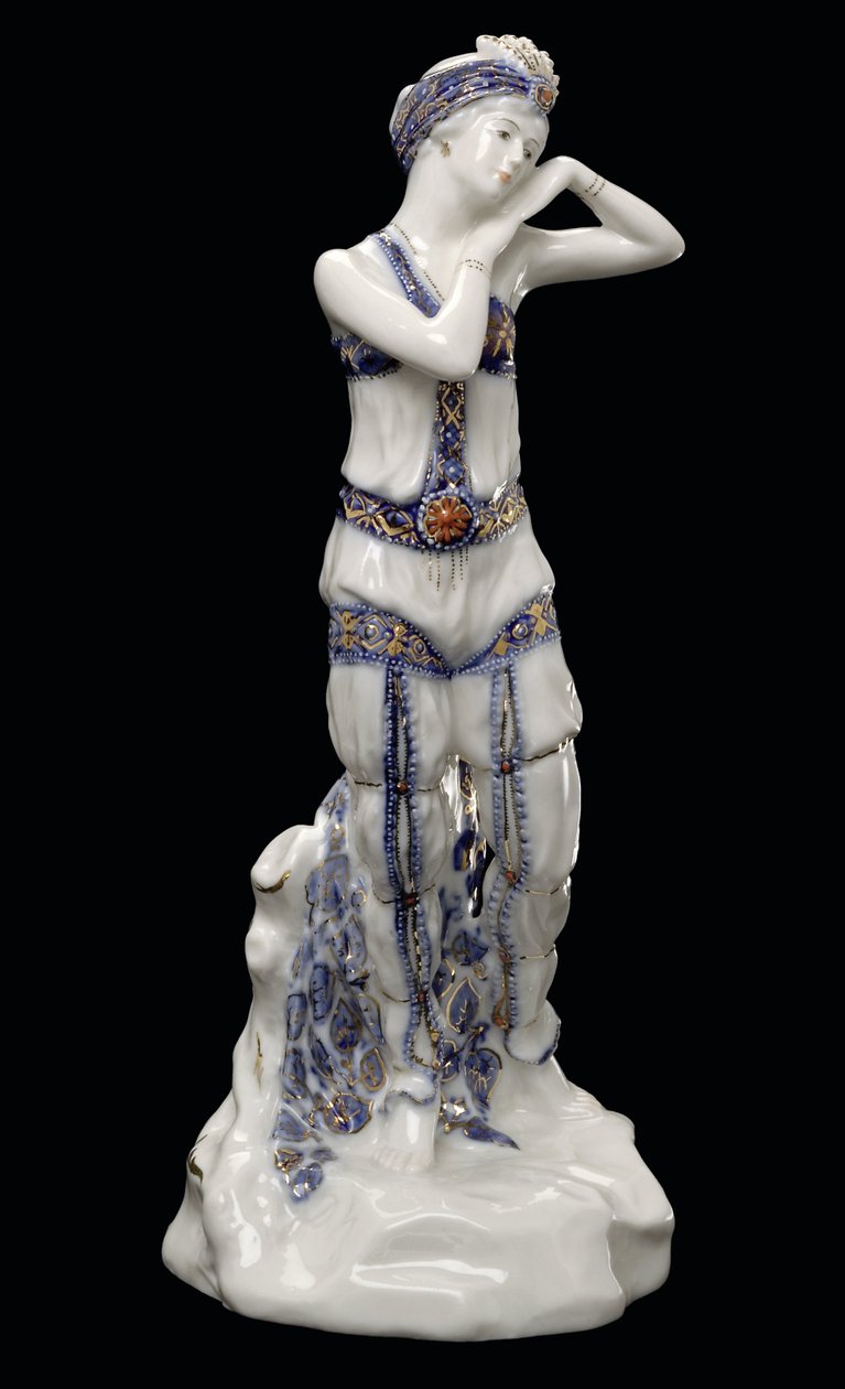 Tamara Karsavina (1885-1978) as Zobeide in the Ballet Scheherazade by N. Rimsky-Korsakov - Dmitry Iosifovich Ivanov (1880-1938). Porcelain, overglaze decoration 作者 德米特里·伊西索维奇·伊万诺夫（Dmitry Iosifovich Ivanov）
