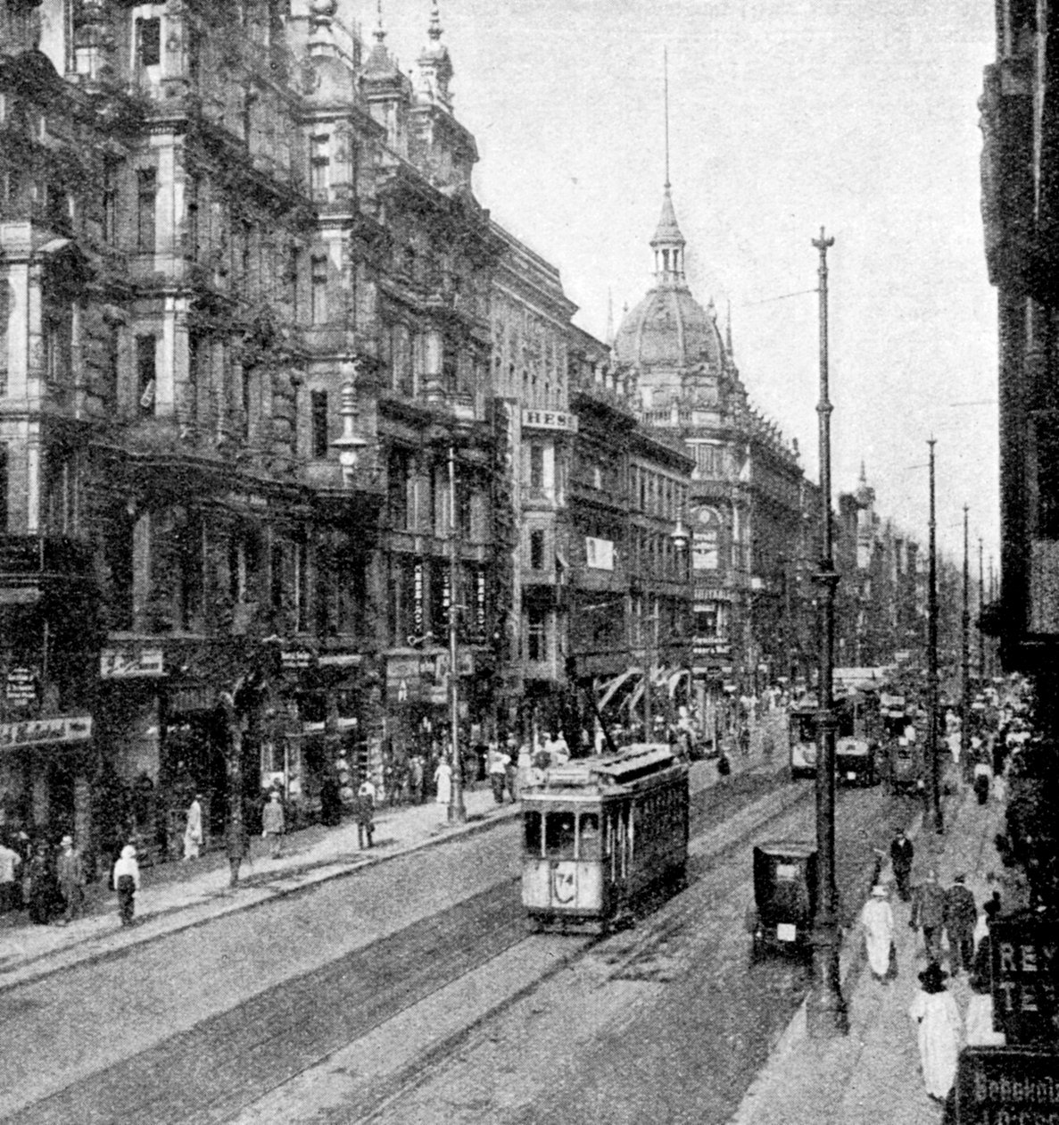 1922年，德国柏林。 作者 唐纳德·麦克利什