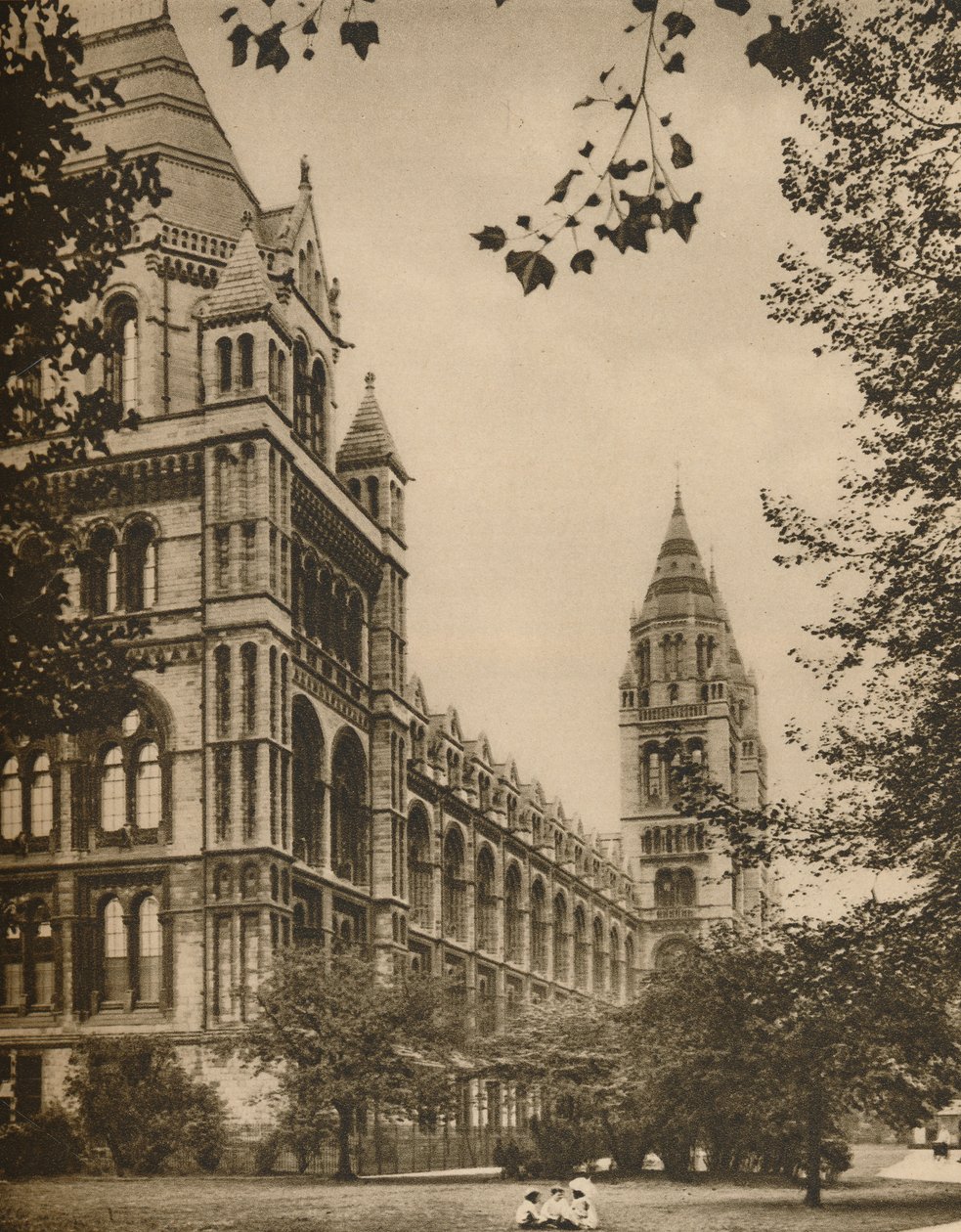 自然历史博物馆的罗马式正面，建于1935年。 作者 唐纳德·麦克利什