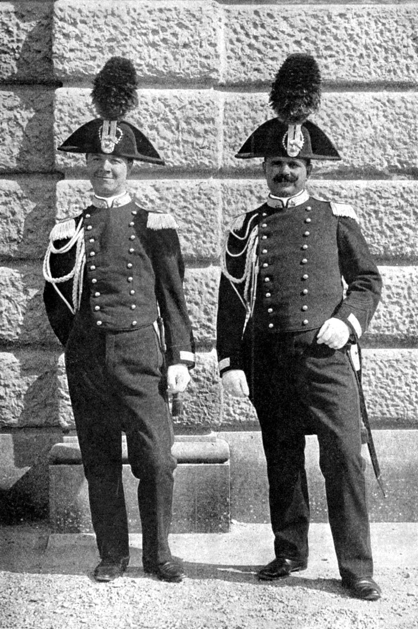 1922年，两名意大利警察。 作者 唐纳德·麦克利什