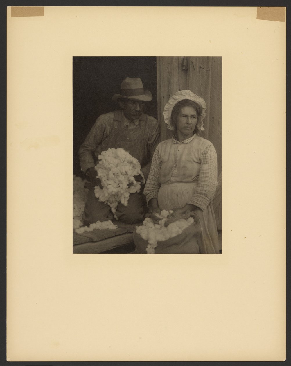 采摘棉花的农场夫妇，美国东南部 作者 多丽丝·乌尔曼（Doris Ulmann）