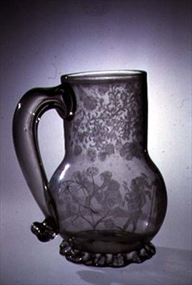 吹制和钻石点雕刻的大啤酒杯（玻璃） 作者 荷兰学校