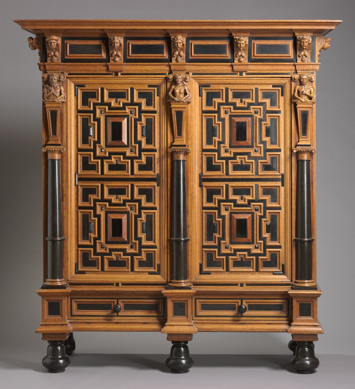 衣柜（Kast），荷兰制造，约1625-1650年（橡木与黑檀木和紫檀木贴面）。 作者 荷兰学校