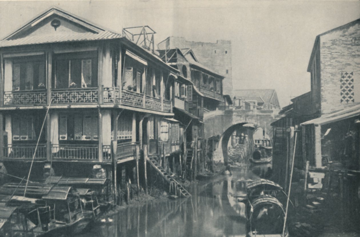 一座通向贫困和痛苦之家的桥下的积水，c1935年 作者 ENA