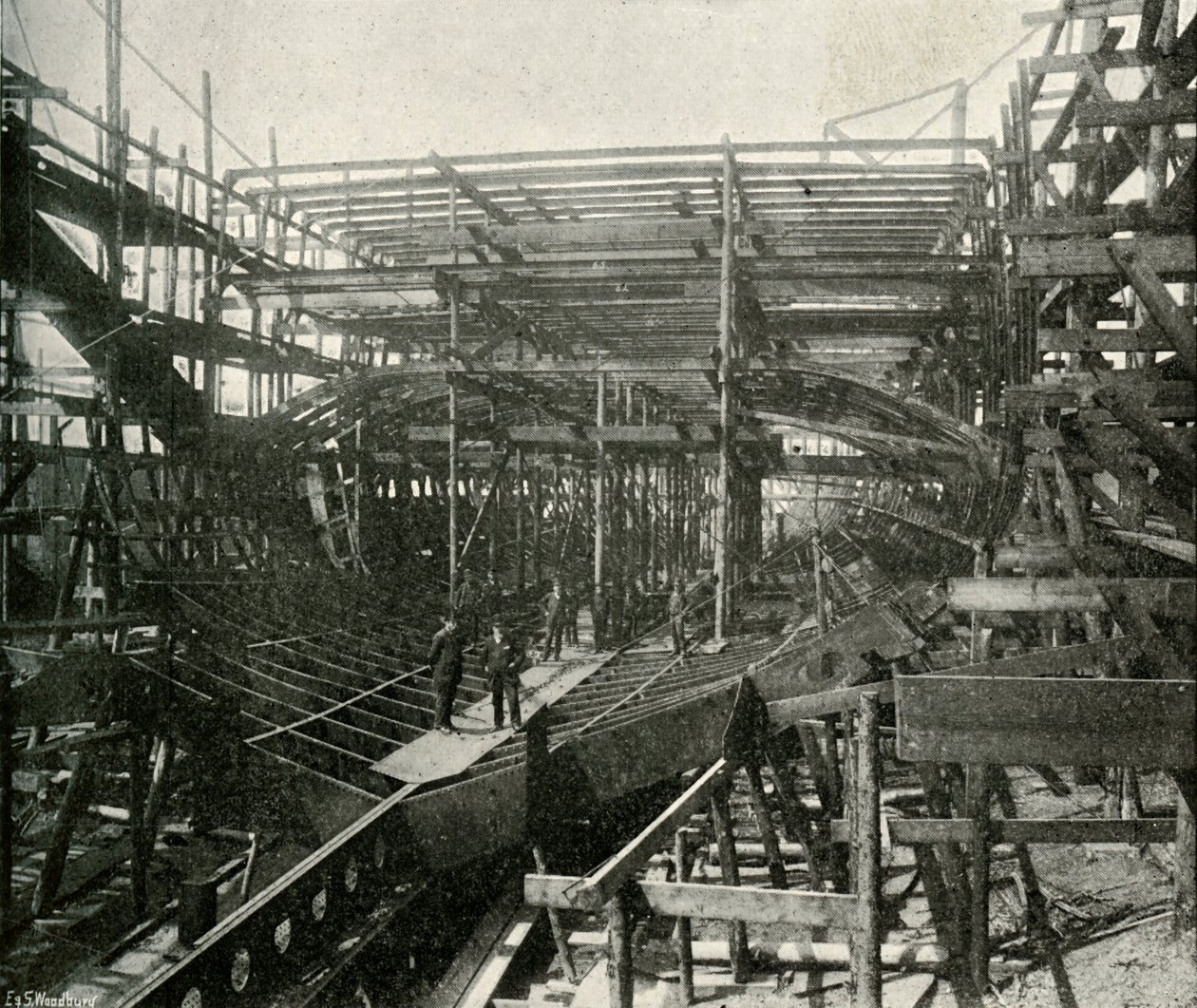 战舰的建造：泰晤士河铁工厂正在建造的一流巡洋舰，c1897年 作者 E.和S.伍德伯里