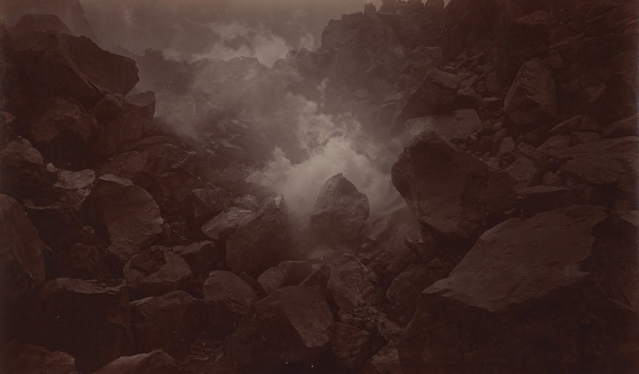 火山口，克萨尔特南戈-危地马拉，1875年。 作者 爱德沃德·迈布里奇