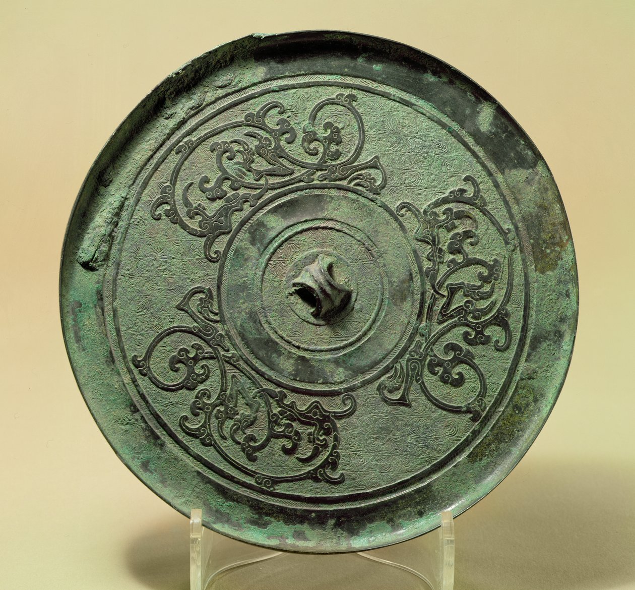 龙纹镜，东周，战国，公元前 475-221 年（青铜） 作者 东周中文学校
