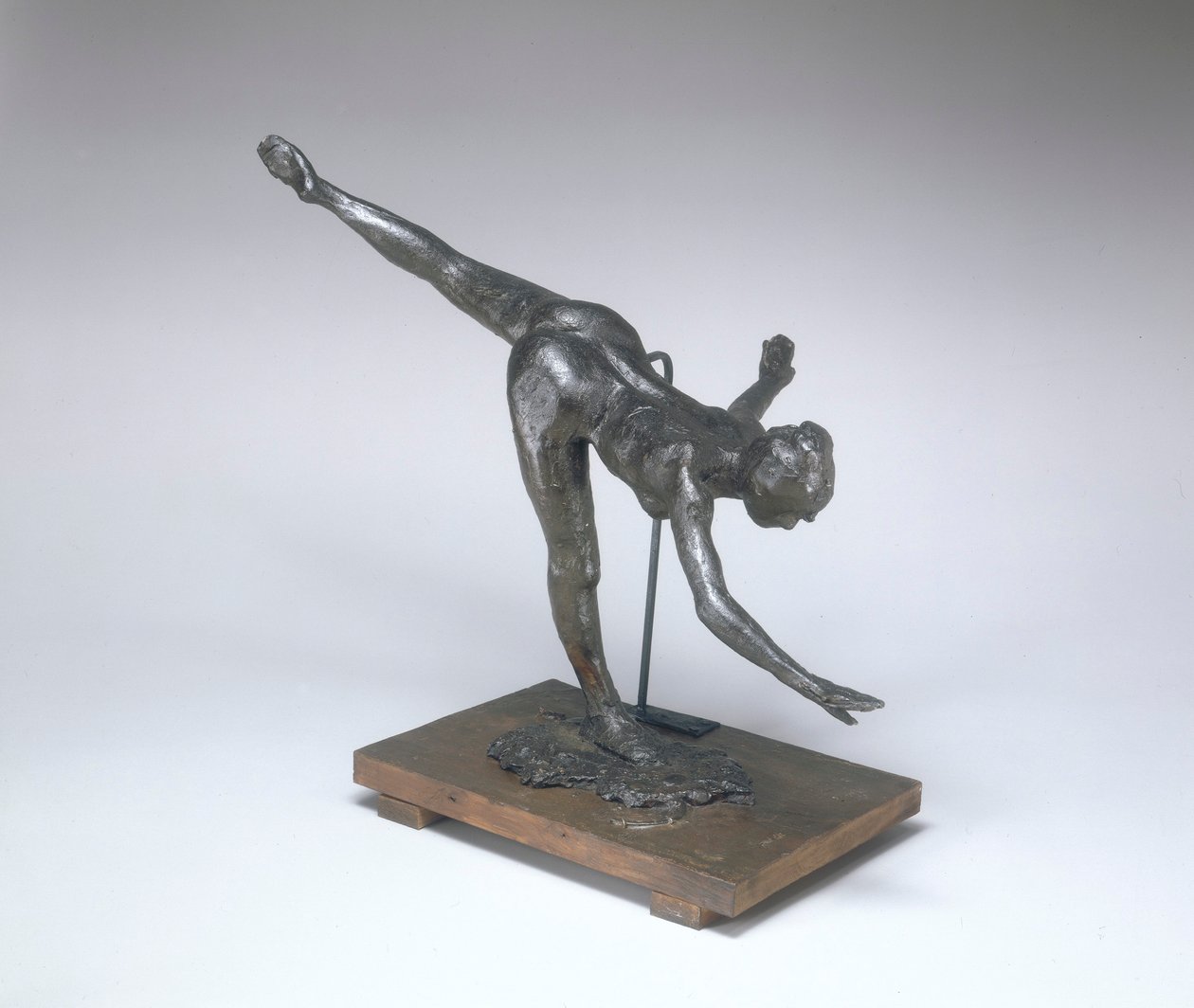 Grande Arabesque，第三次（First Arabesque Penchee）c.1885-1890（绿色的bown和黑色plastiline） 作者 埃德加·德加