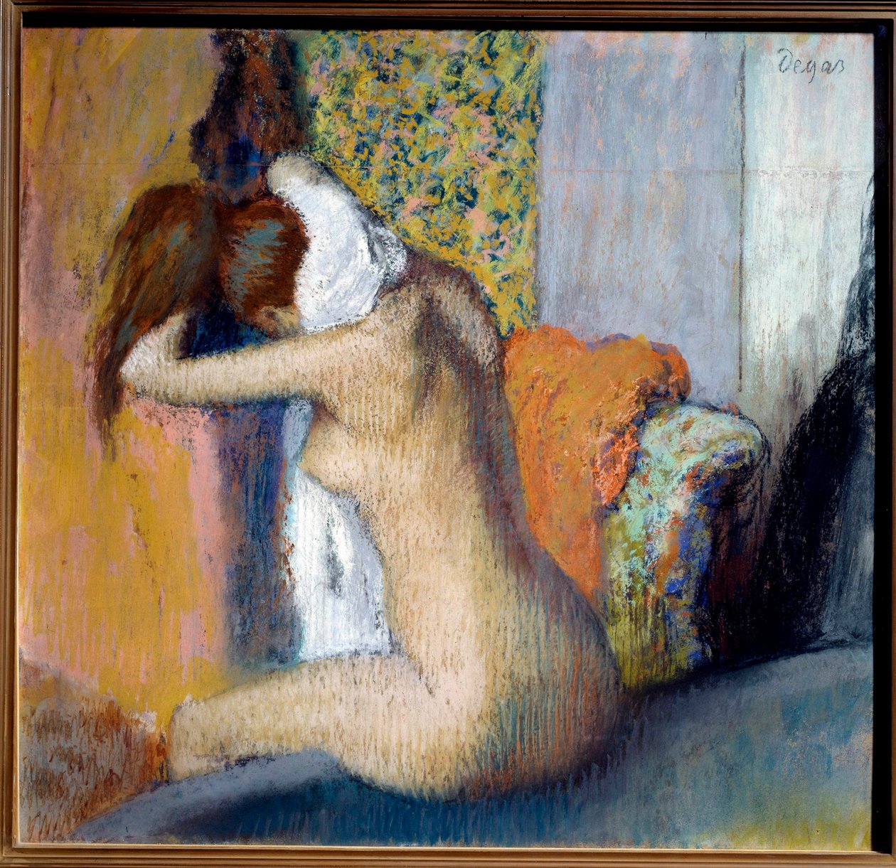 洗完澡后，女人擦脖子 埃德加·德加 (Edgar Degas) (1834-1917) 1898 年昏暗的粉彩画。 0,65x0,62 米巴黎，奥赛博物馆 - 沐浴后，女人擦脖子 - 埃德加·德加（1834-1917）的作品，裱纸粉彩（62,2 x 65 厘米） 作者 埃德加·德加