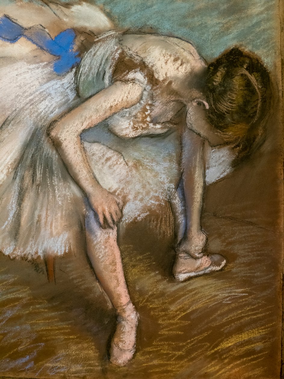 Sitting dancer massaging the foot (detail). 1881-1883. Pastel on brown paper glues on cardboard. 作者 埃德加·德加
