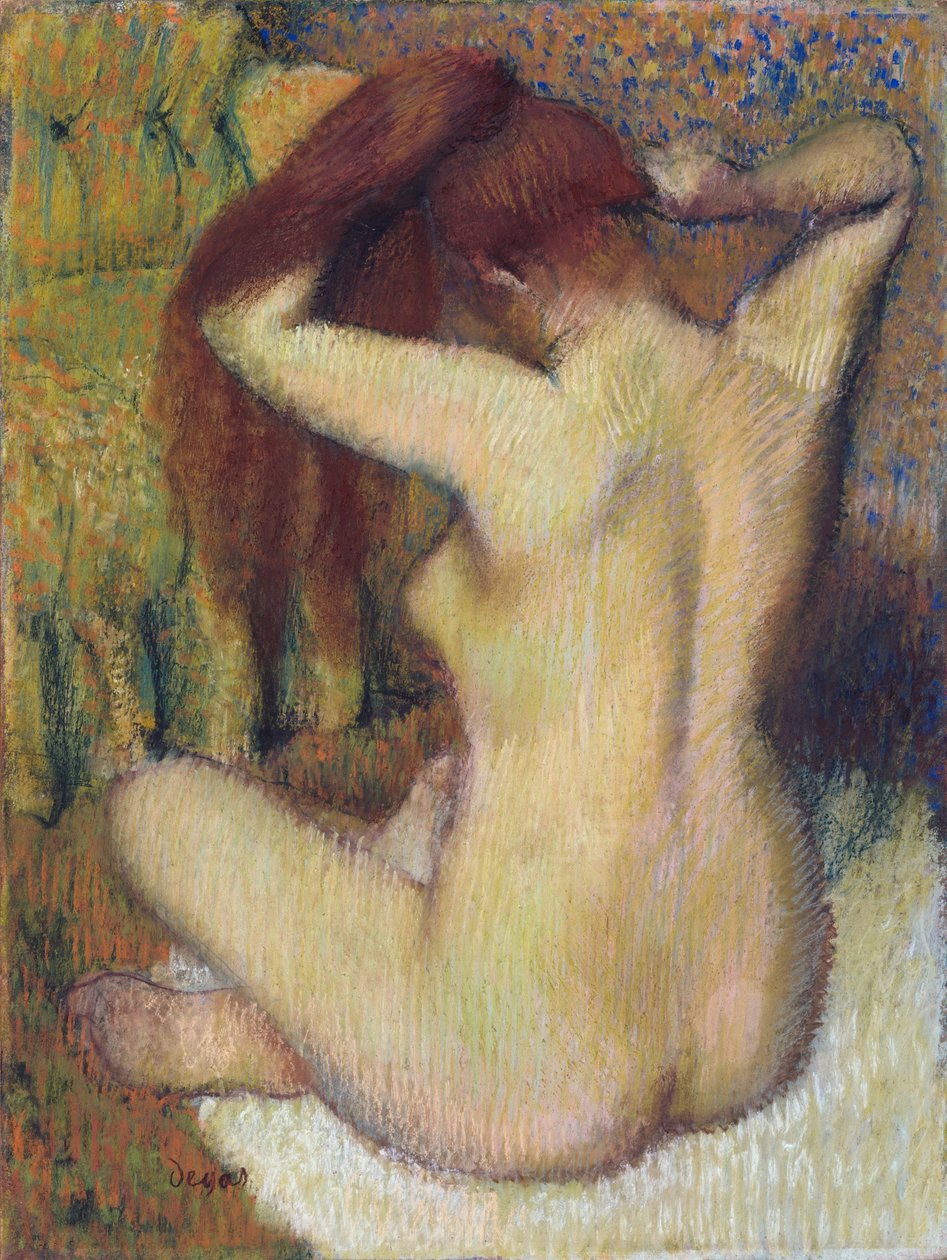 女人梳理她的头发，c.1888-90（柔和的浅绿色编织纸附在山上） 作者 埃德加·德加
