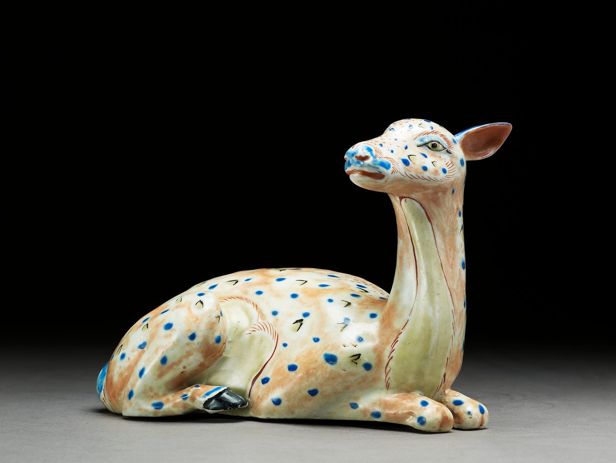 斜倚的母鹿的图，Arita，c.1680（瓷器） 作者 江户文化