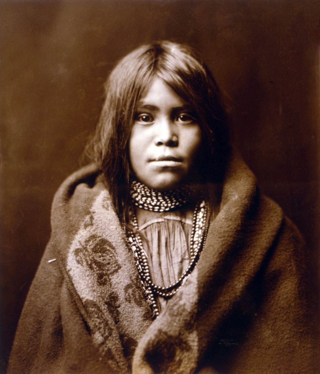 阿帕奇女孩，约 1903 年，照片：Edward S. Curtis 作者 爱德华警长柯蒂斯