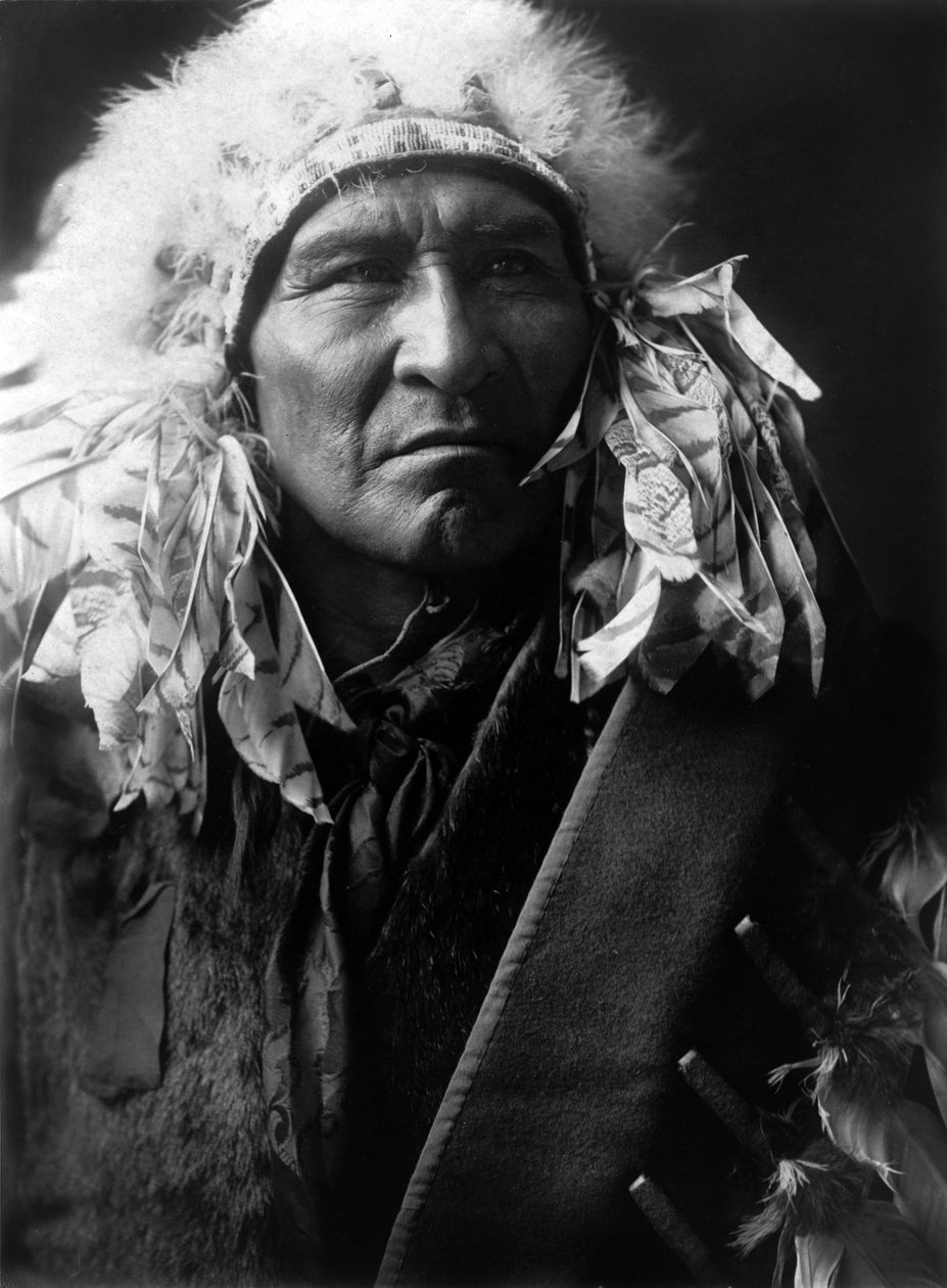 面包，Apsaroke 印第安人，约 1908 年，照片：Edward S. Curtis 作者 爱德华警长柯蒂斯