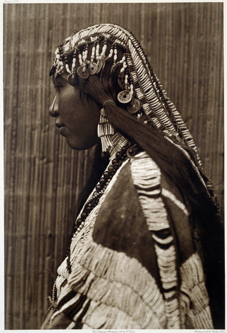 Indian of America: “” Portrait of Indian Girl”” Photography by American Edwards Curtis (1868-1952), 20th century. La Rochelle, New World Museum 作者 爱德华警长柯蒂斯