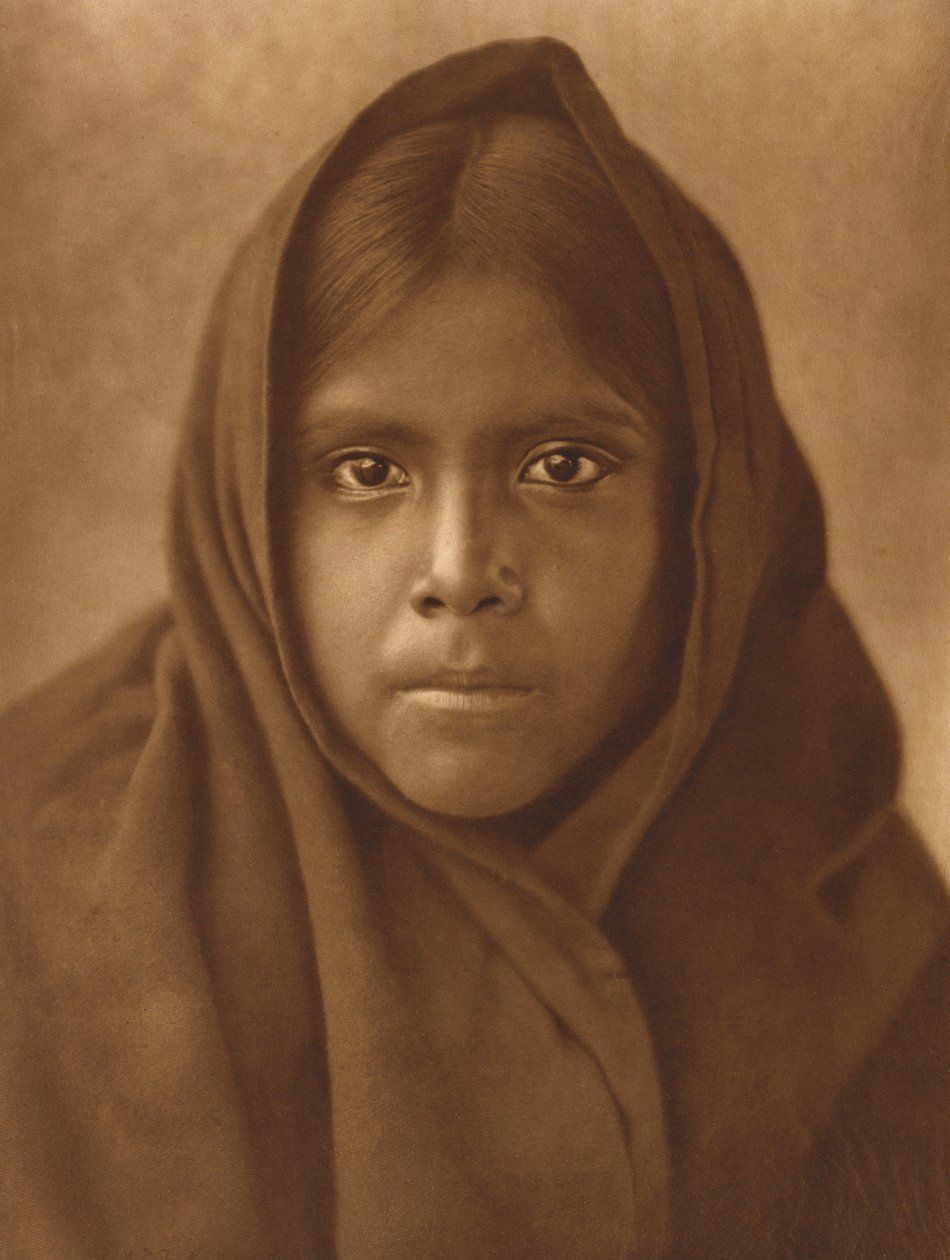 Qahatika 女孩，c.1907（大幅面照相凹版） 作者 爱德华警长柯蒂斯