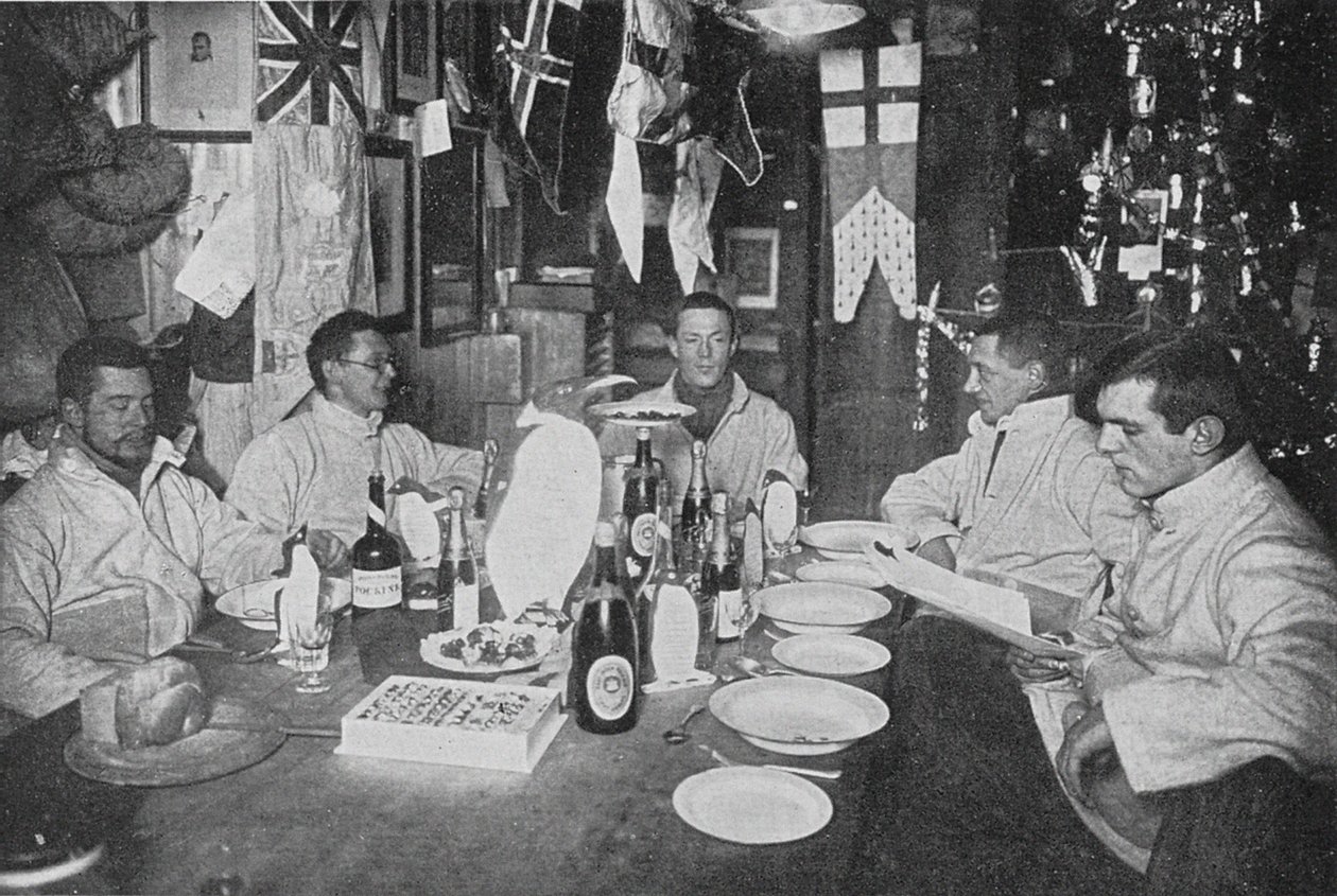 1912年6月22日，仲冬节晚餐（黑白照片） 作者 爱德华·纳尔逊