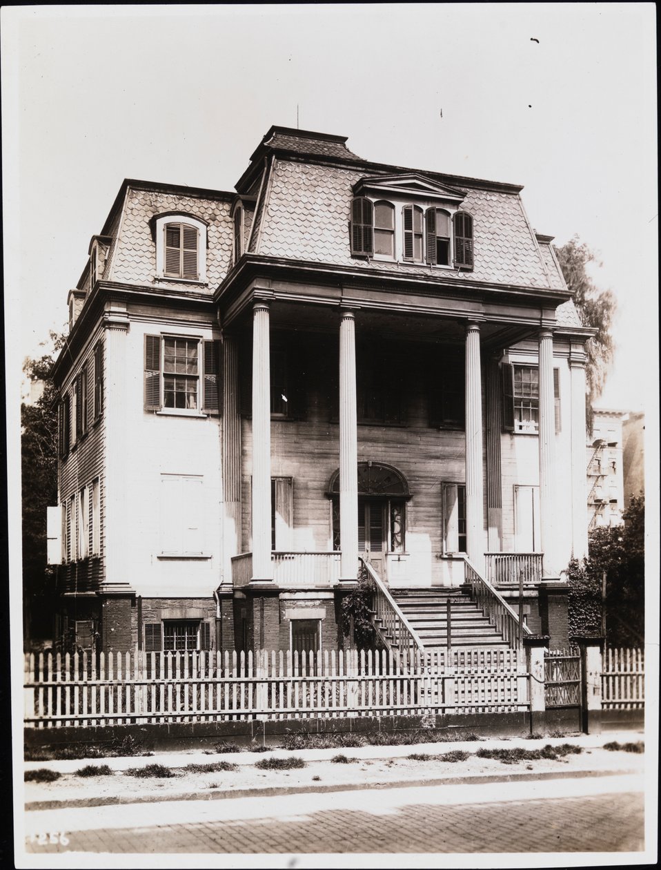 Watt-Pinkney Mansion，1913年（明胶银印） 作者 埃德温·列维克