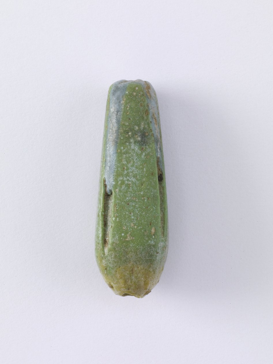 封闭花形的珠子吊坠，可能是公元前664-525年的晚期或赛特时期（粘土） 作者 埃及人
