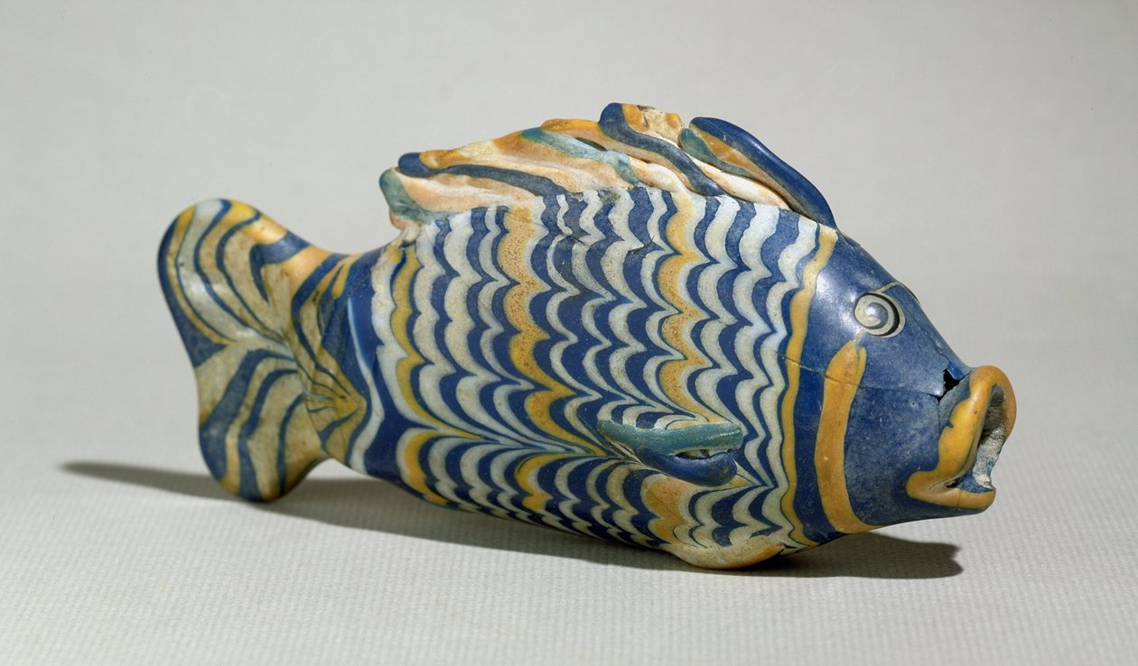 鱼形式的化妆品船，来自新王国的Tell el-Amarna，公元前13.3-1-1366（彩色玻璃）（另见348552） 作者 埃及第十八王朝