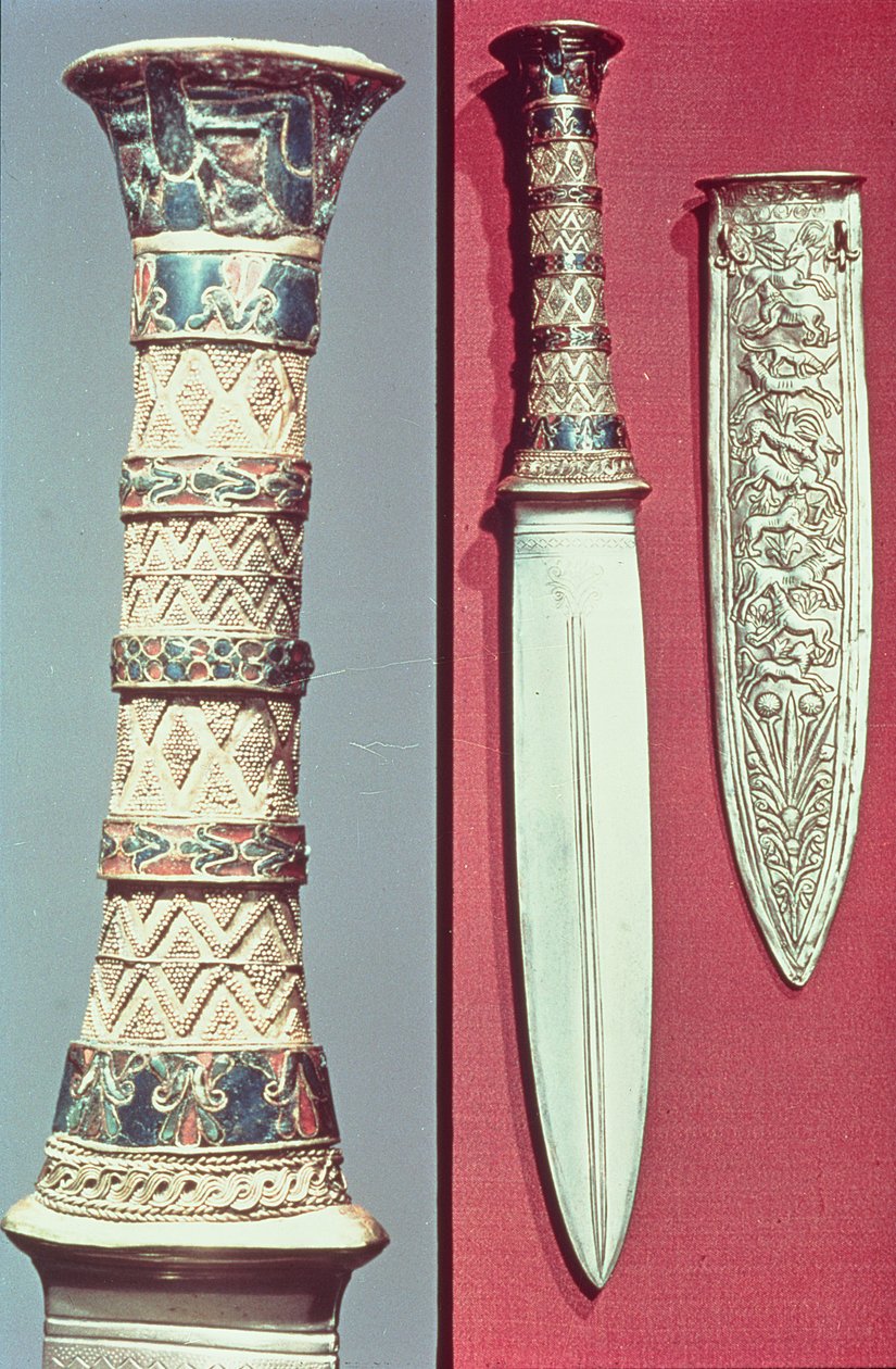 金匕首和鞘，图坦卡蒙宝藏，公元前1340年 作者 埃及第十八王朝