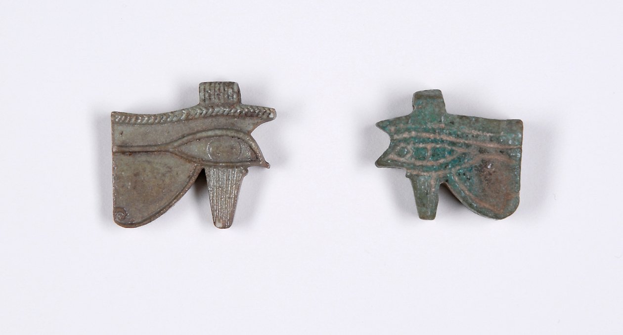 Udjat Eye Amulet，750 BC彩陶和绿釉 作者 埃及第22王朝