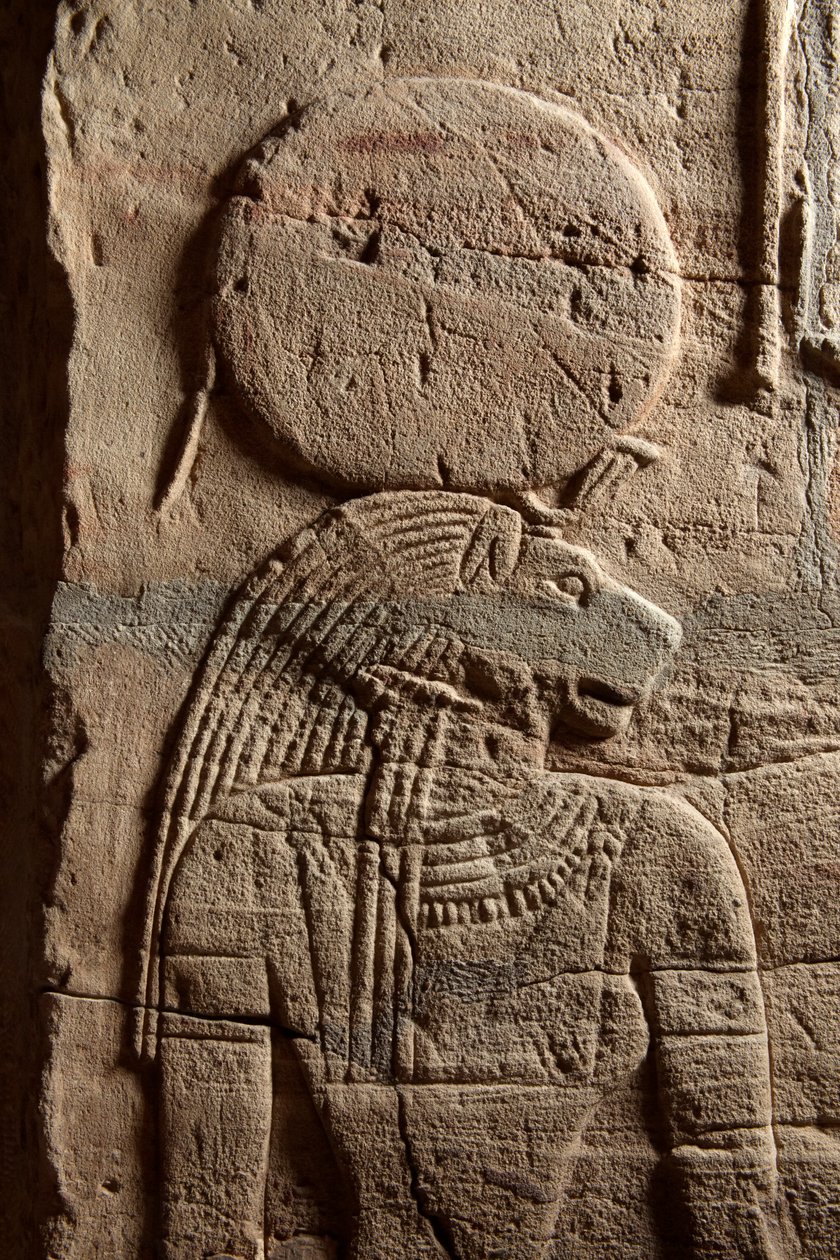 法老塔哈卡在阿育寺的法院建造的神殿，25世纪后期，公元前690-64年砂岩细节107896 作者 埃及第25王朝