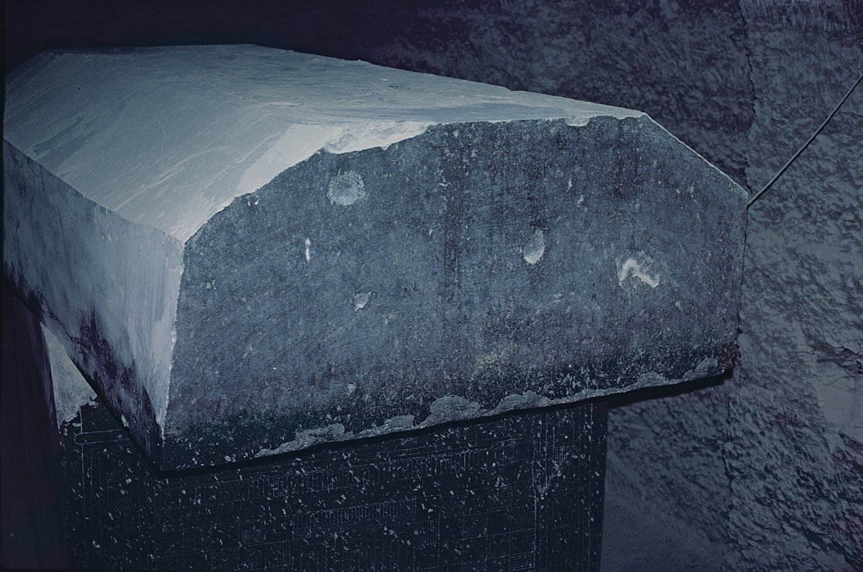Apis公牛的石棺在Serapeum，新的王国 作者 埃及第26王朝