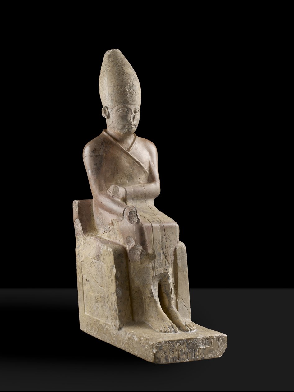 坐着雕刻的法老Khasekhem与被征服的敌人在基地附近切割，Hierakonpolis，公元前2700年（石灰岩） 作者 埃及第二王朝