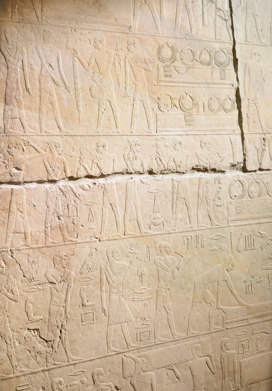 来自Akhethotep的Mastaba的救济，描绘了来自Saqqara，Old Kingdom（涂石灰石）的项链的更换 作者 埃及第五王朝
