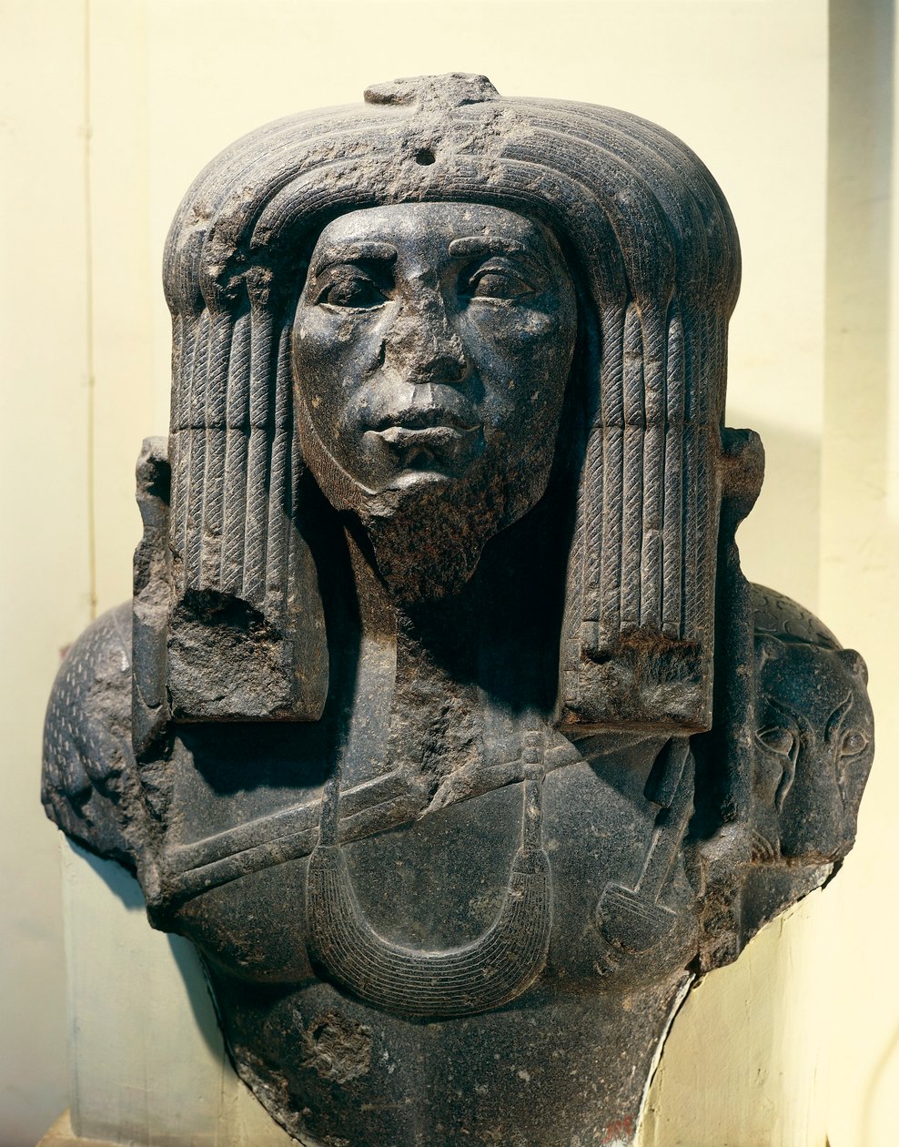 Amenemhat (Amenemhet) III ((Nimaat Re 或 Ammenemes III)的半身像，代表牧师，来自法尤姆，中等王国，第十二王朝 作者 埃及第十二王朝