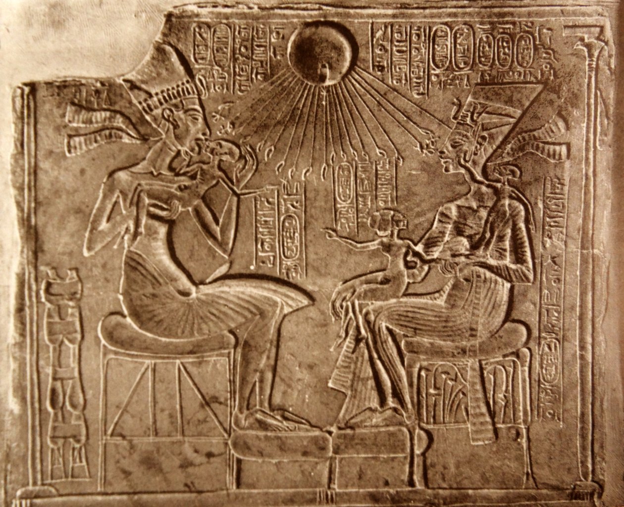 Akhenaten and His Family, from Akhetaten (modern Tell el-Amarna). 作者 埃及第十八王朝