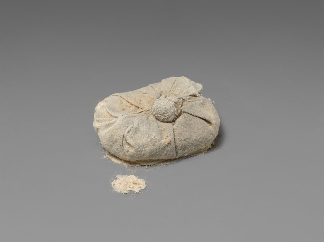 来自Tutankhamuns Embalming Cache的Natron袋子，公元前133  -  27年（亚麻，natron） 作者 埃及第十八王朝