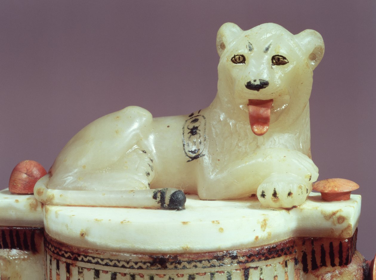 图坦卡蒙（约公元前1370-52年）新王国墓出土的带有国王狮子形象的润肤膏罐盖子的细节（见148194）。 作者 埃及第十八王朝