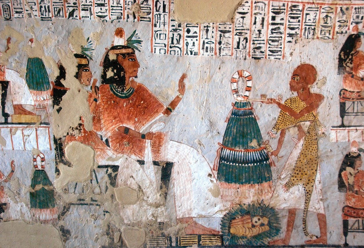 埃及古董：罗伊和他的妻子 Nebtawy 面对一位大祭司的代表。 罗伊墓的绘画（TT255）。 第十八王朝。 来自埃及卢克索西岸 作者 埃及第十八王朝
