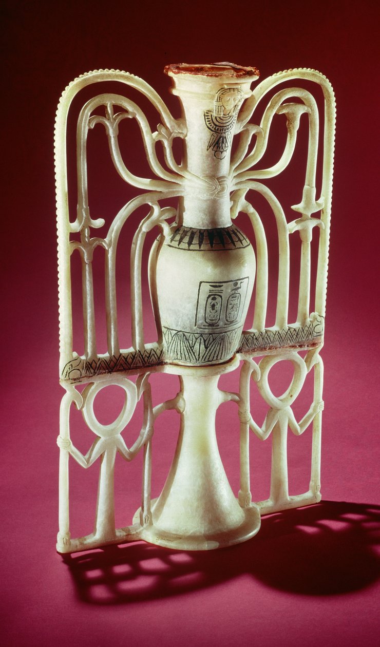 花卉软膏罐，来自图坦卡蒙墓（公元前1373-1352）新王国（雪花石膏）（另见59230） 作者 埃及第十八王朝