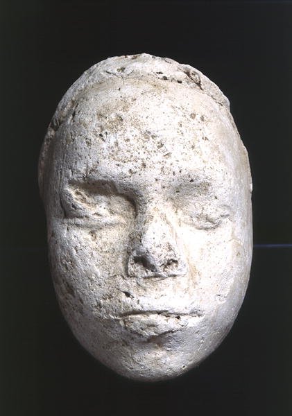 男性面具，可能是雕塑家研究，来自Tell El-Amarna，公元前1335  -  1295年（石膏） 作者 埃及第十八王朝