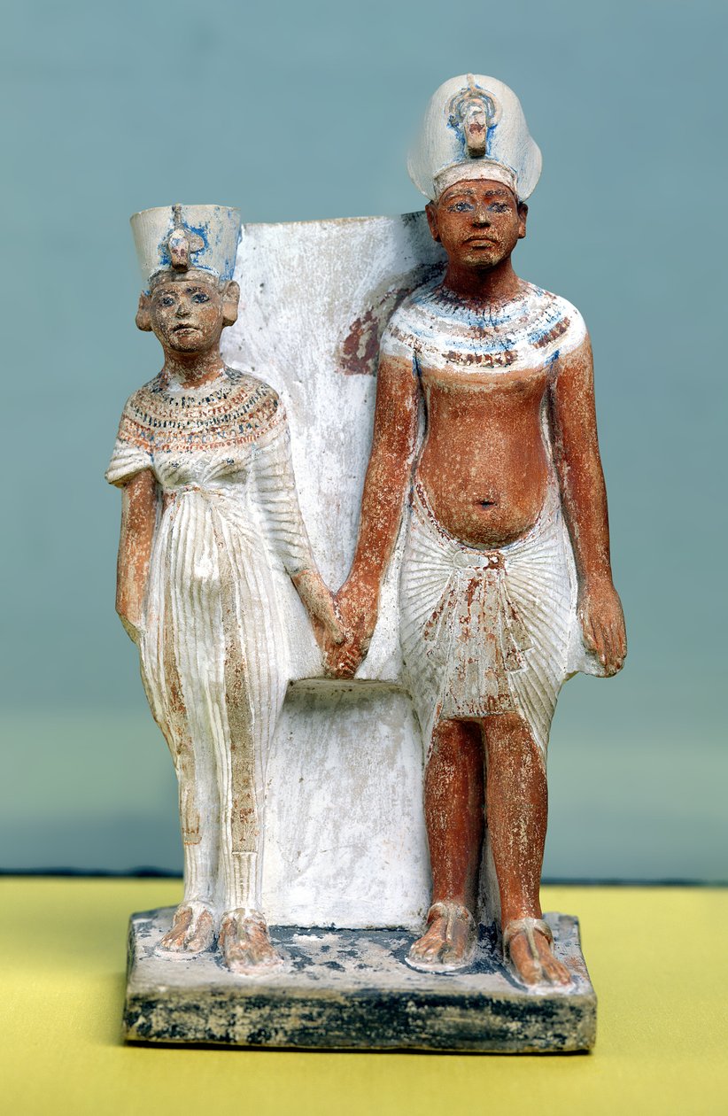 Amenophis IV（Akhenaten）和Nefertiti的小雕像，来自Tell el-Amarna，Amarna时期，新王国，公元前1353-1337（彩绘石灰石）（另见50764） 作者 埃及第十八王朝