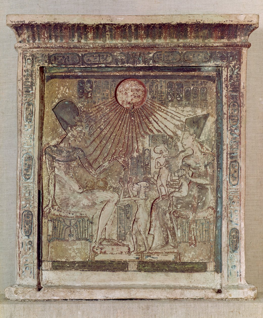 Stela描绘了Aten给予Amenophis IV（Akhenaten）（公元前1352-1336）他的妻子Nefertiti和他们的三个女儿的生命和繁荣，来自新王国的Tell el-Amarna，公元前135-3-1337（lim 作者 埃及第十八王朝