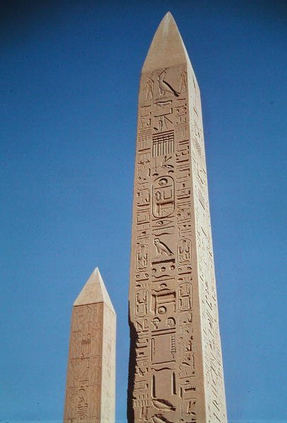 Tuthmosis I（公元前1504-1492）和Hatshepsut（公元前1473-1458）在新王国阿蒙神庙的方尖碑 作者 埃及第十八王朝
