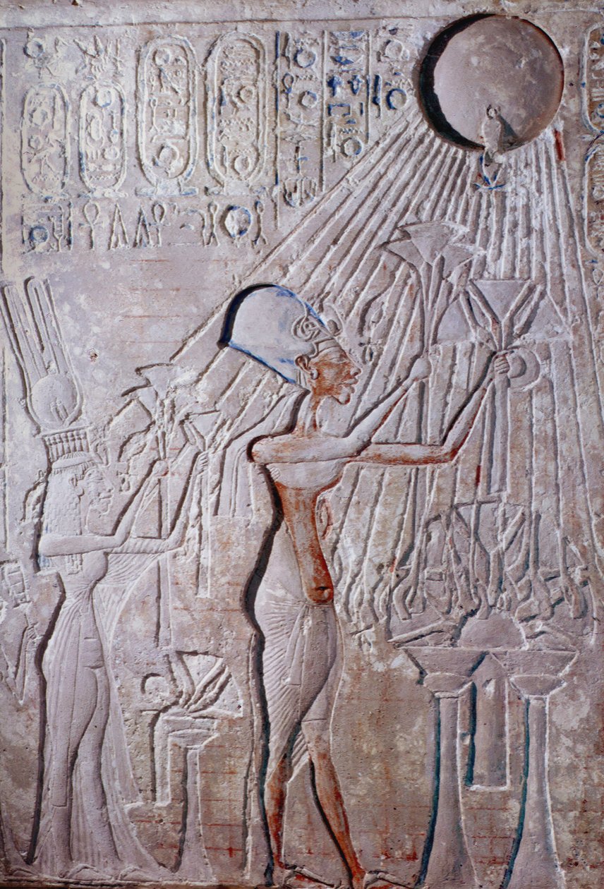 low relief of king Ikhenaton and queen Nefertiti adorinng god of the sun Aton 作者 埃及第十八王朝