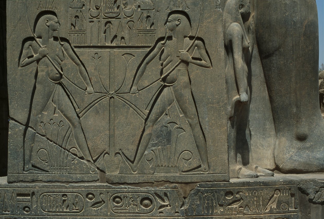 Detail of a relief depicting two men (sandstone) 作者 埃及第19王朝