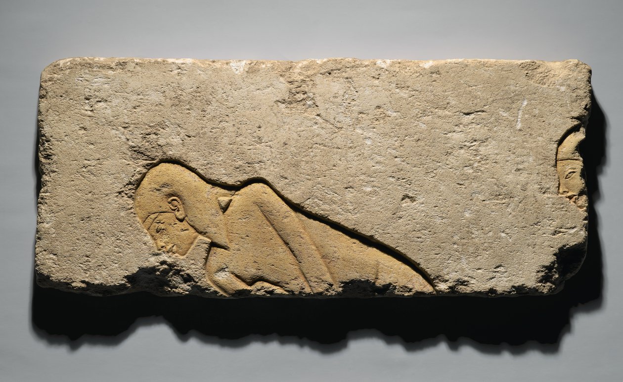 救济描绘两名男子鞠躬，来自新王国的Tell el-Amarna，公元前135-2136（石灰石） 作者 埃及第19王朝