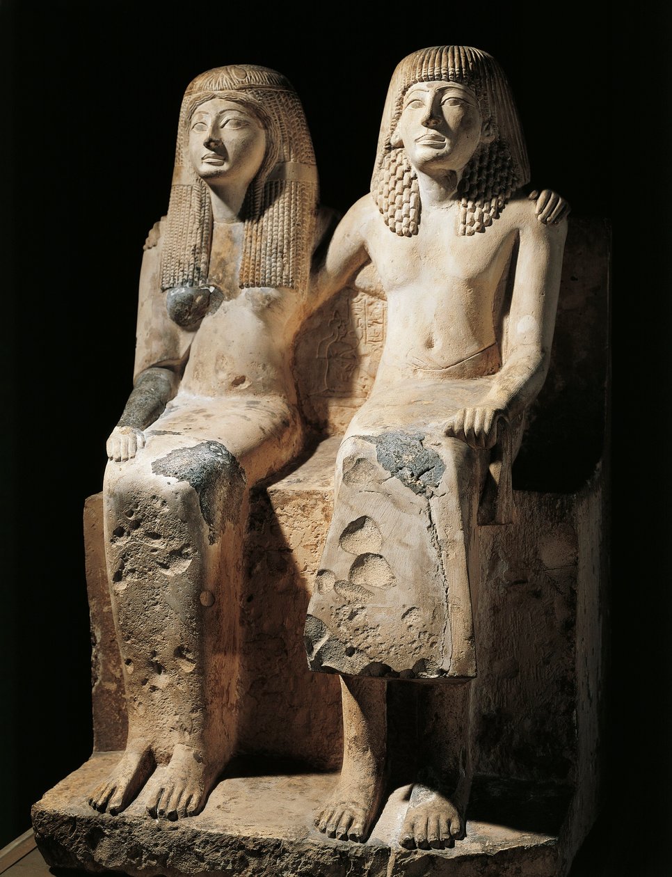 代表抄写员 Pendua 和他的妻子 Nefertari（石灰石）的雕像组发现了埃及代尔麦地那 作者 埃及第19王朝