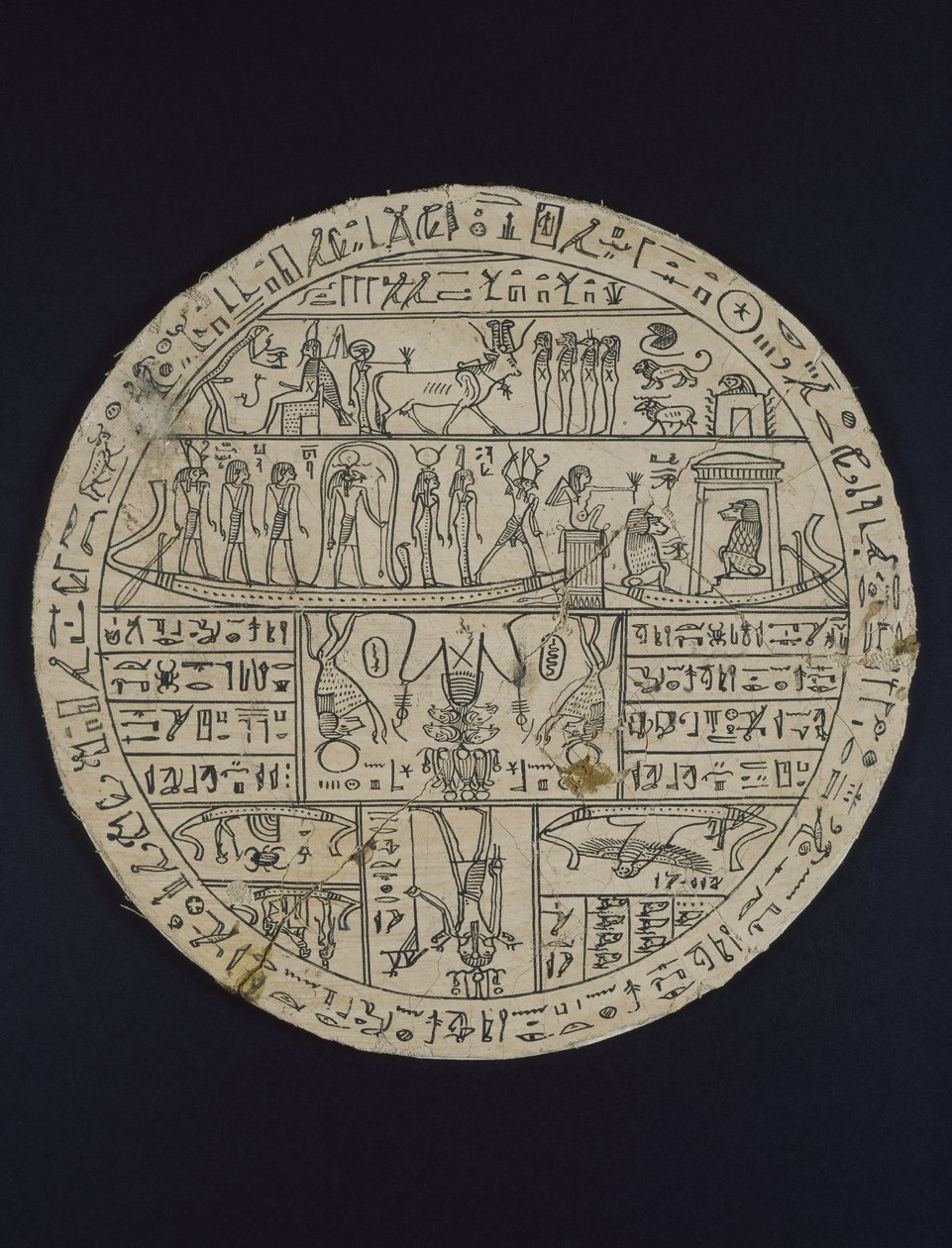 为Tasheritenkhonsu制作的Amuletic盘（hypocephalus），公元前664-525（亚麻和石膏） 作者 埃及第26王朝