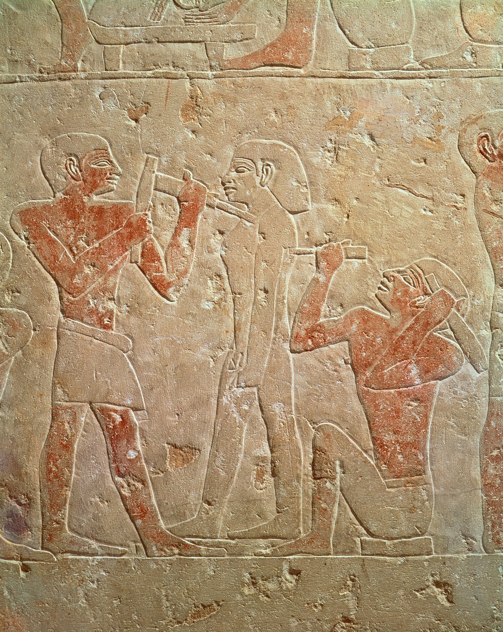 浮雕描绘雕刻雕像的两位雕塑家，从Kaemrehu，Saqqara，旧王国，公元前2325年（绘石灰石）的mastaba 作者 埃及第六王朝