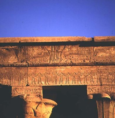 Architrave，来自荷鲁斯神庙 作者 埃及托勒密时期